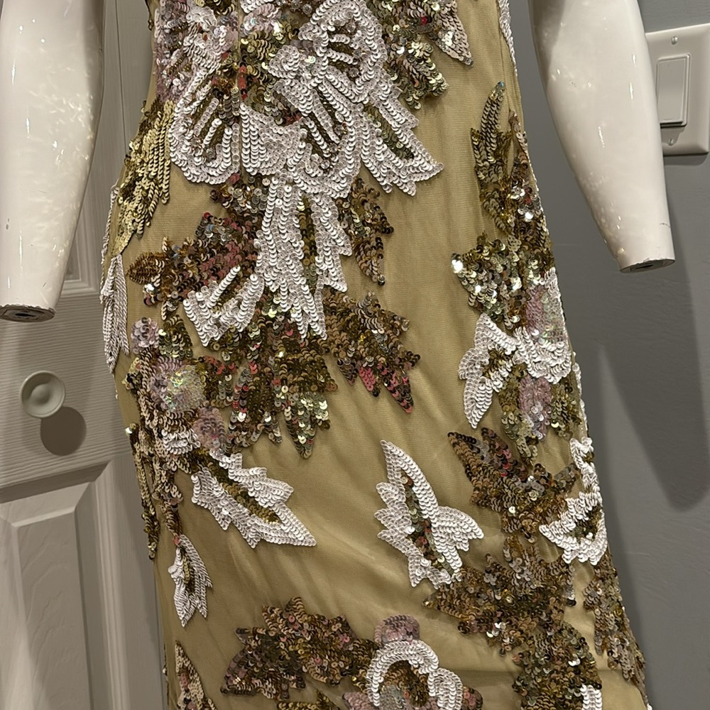 NWOT Mac Duggal floral embellished sequin v neck gown - Picture 6 of 16